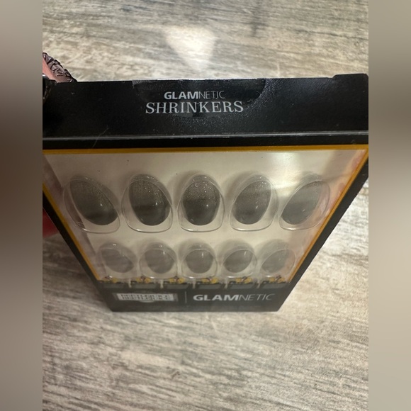 Glamnetic x Beetlejuice Beetlejuice: Shrinkers - Picture 4 of 4